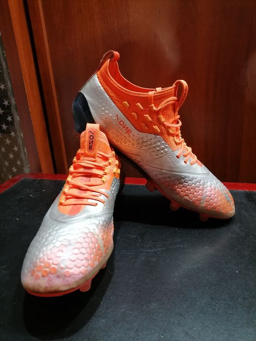 Футбольные  бутсы