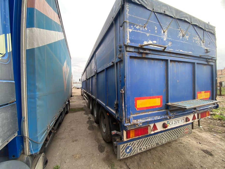 Вантажний напів причіп зерновоз