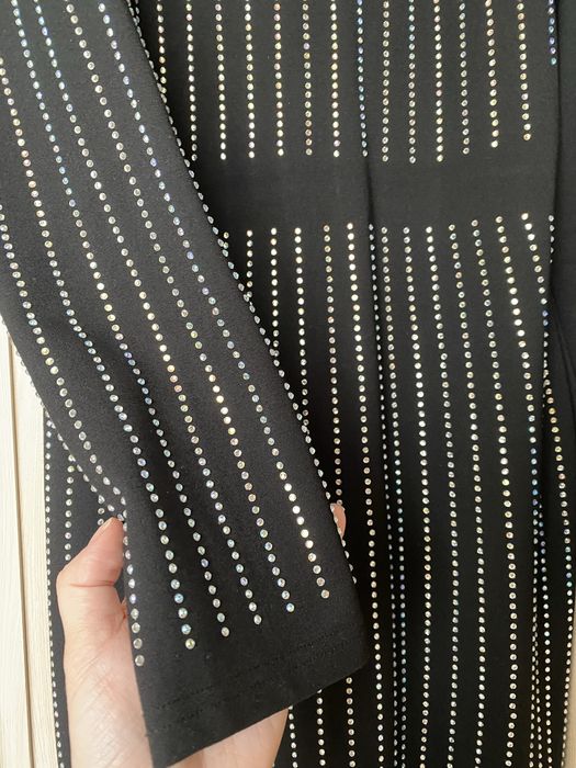 Сукня з камінцями