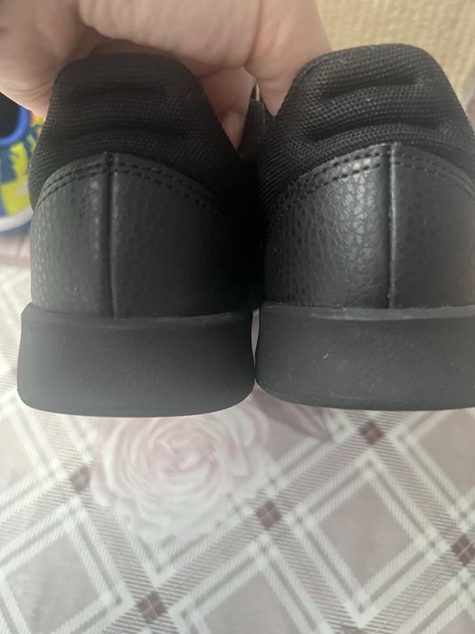 Кросівки adidas 32