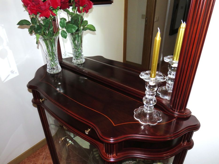 Móvel aparador / cristaleira de entrada ou sala com espelho