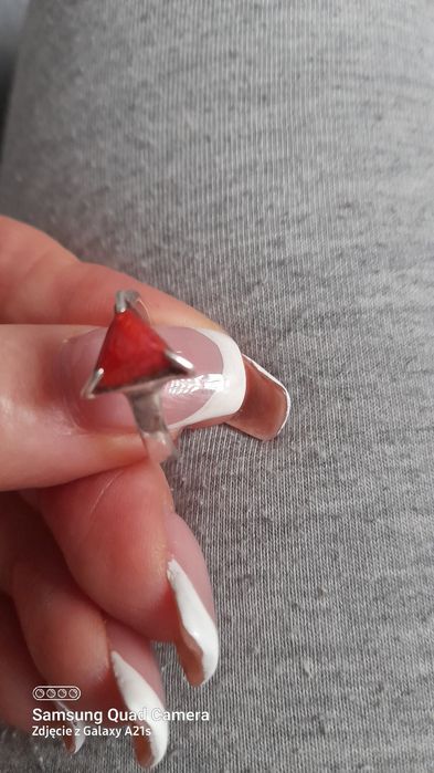 antyczny srebrny pierścionek z koralem