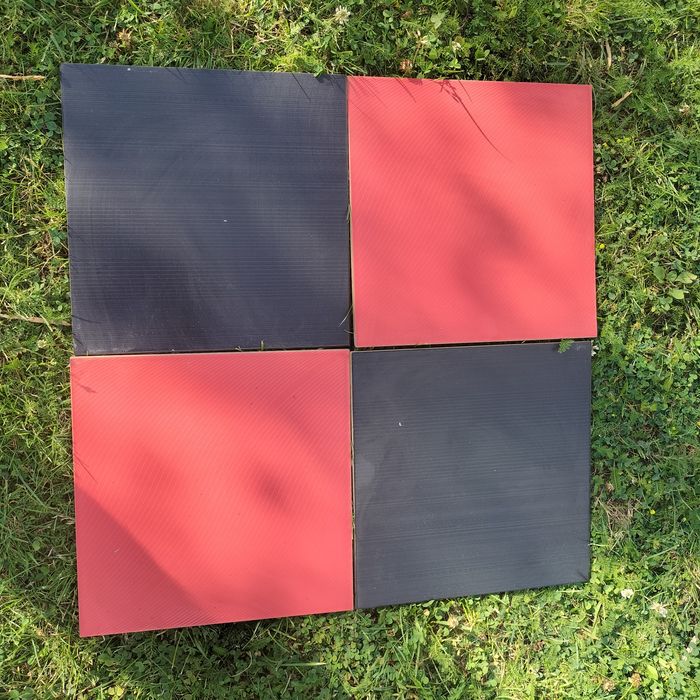 Płytki podłogowe.Czerwone i czarne.