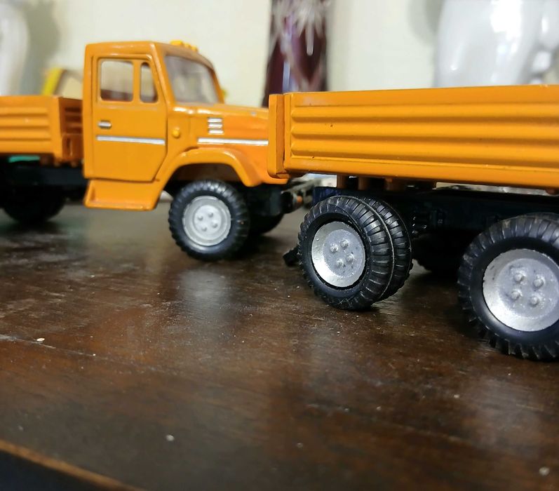 КАМАЗ .ЗИЛ .модель 1:43 производства ссср.