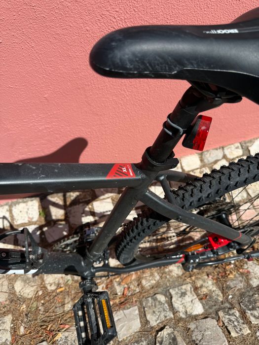 B’Twin Rockrider 540 XL – Suspensão Suntour, Travões de Disco Hidráulicos – Excelente Estado