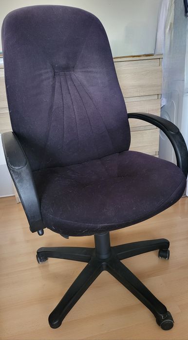 Fotel obrotowy czarny