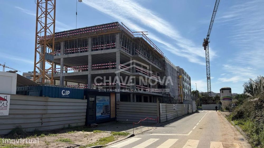 Apartamento T2 ao nível do 1º andar virado a Nascente!