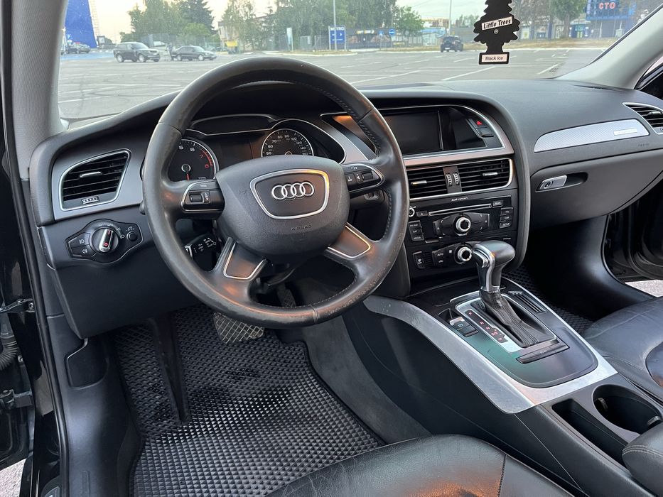 AudiA4B8 2012року