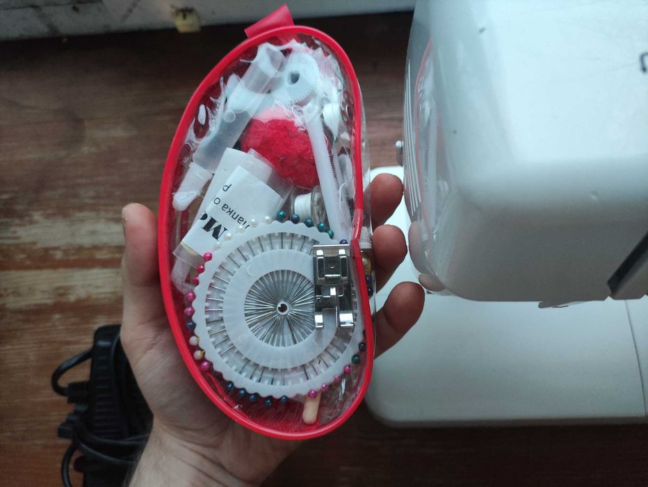 Продам Швейну машинку Minerva M819B.
Тип