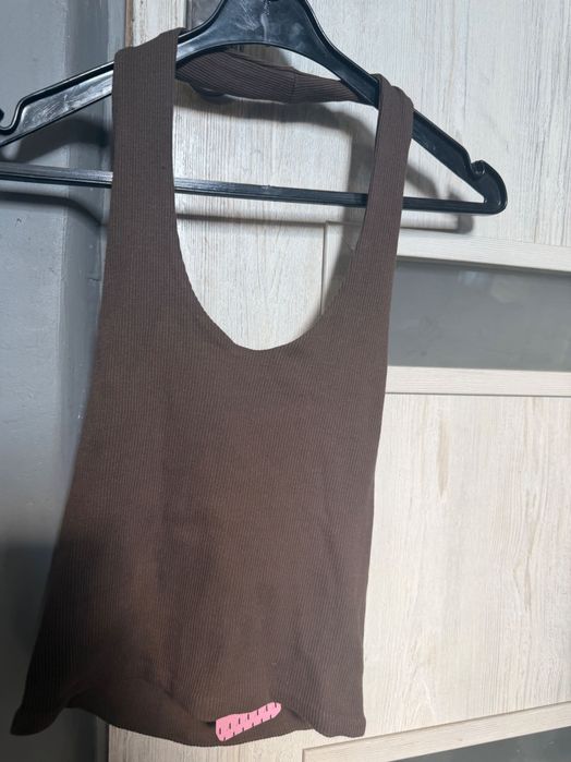 Brązowy top bez pleców
