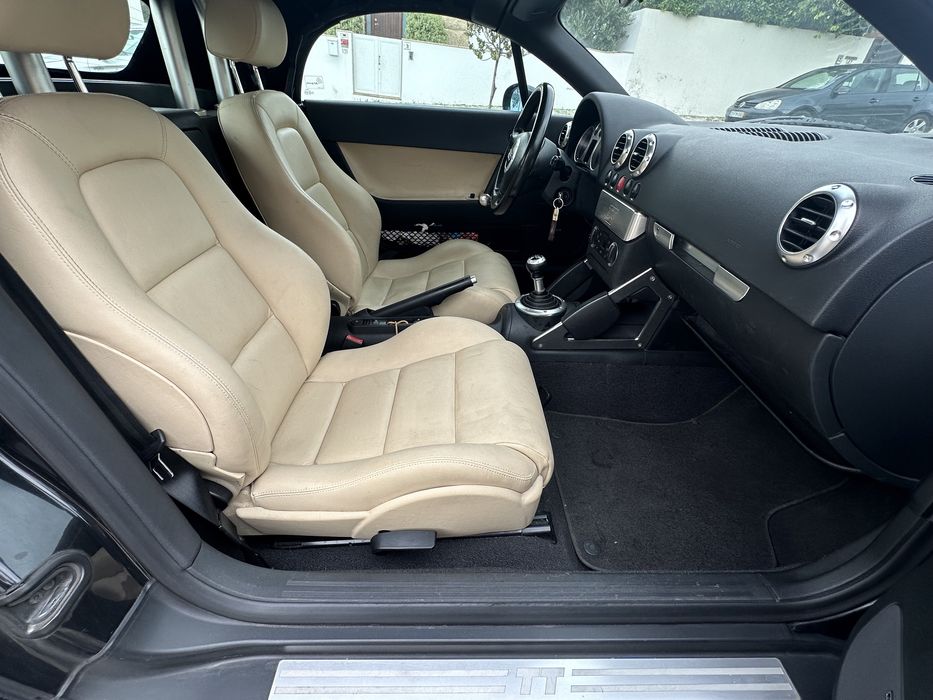 Audi TT Roadster em execelente estado com investimento feito 07.2023