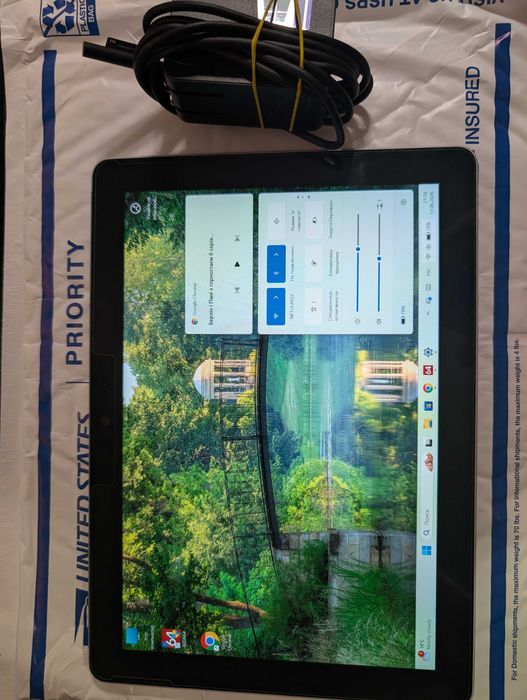 з США майже новий, 44 цикла Surface Go 10.5" 8/128 GB Win 11 pro ліцензія