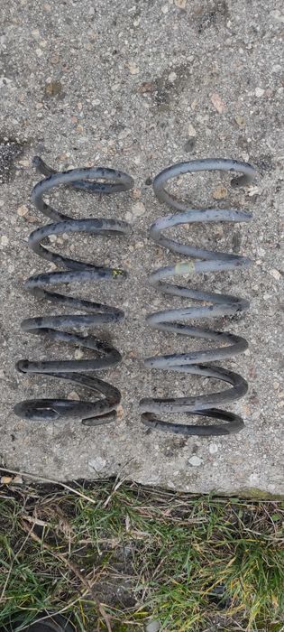 sprężyny tył daihatsu materia