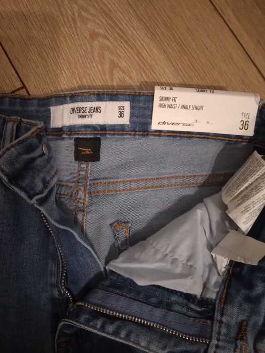 Jeansy diverse 36