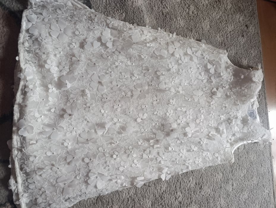 Biała sukienka  w kwiatuszki 3d cool club 116 cm