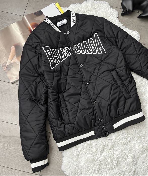 Стьобаний демісезонний бомбер Balenciaga