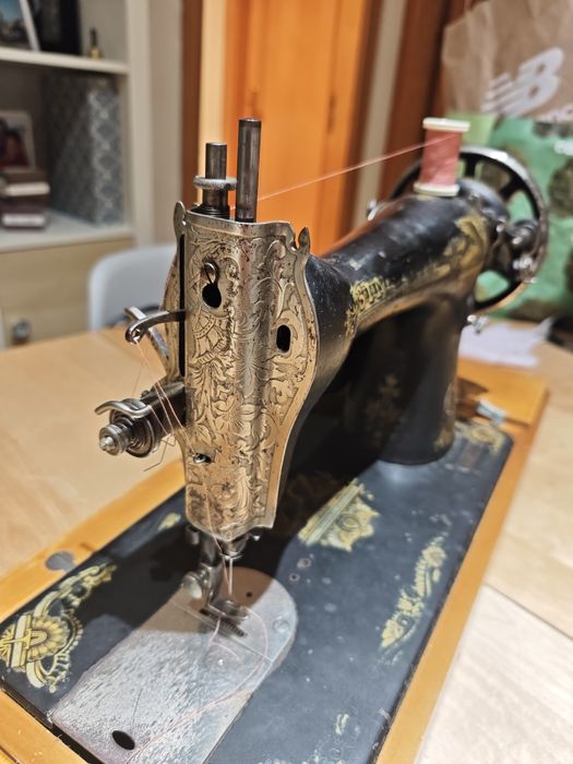 Máquina de Costura Antiga Singer Original (C. 1919) - Modelo 66/99,