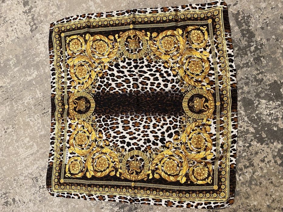 Хустка VERSACE 100% шовк  66*63 см