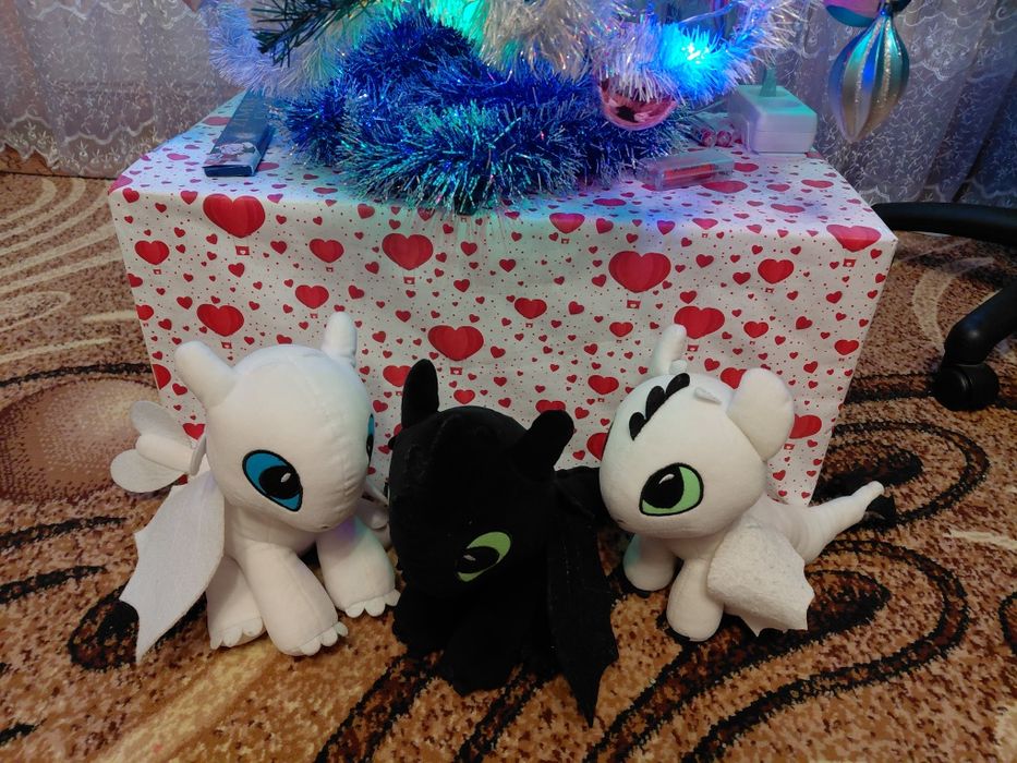 М'які іграшки героїв мультика  як приборкати дракона Беззубік та Фурія