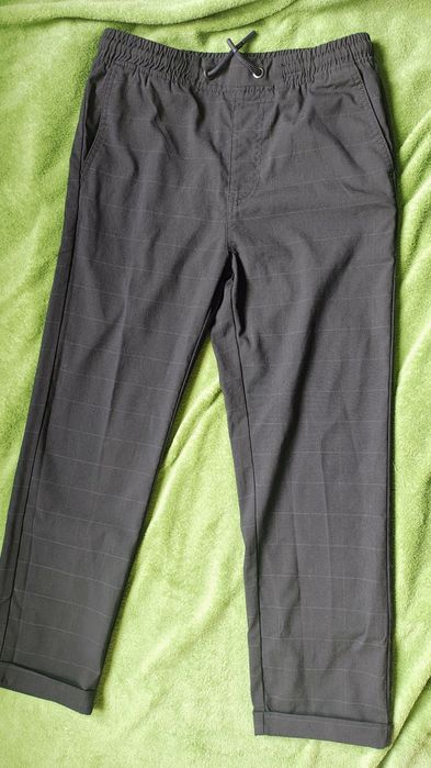 Spodnie garniturowe 152