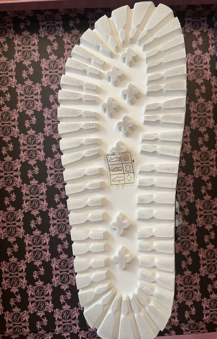 Сандалі чорні шкіряні з паєтками