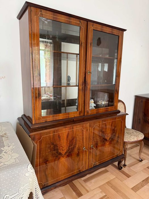 Piękna witryna Art Déco – orzechowy fornir, intarsje, stylowa, przedwojenna