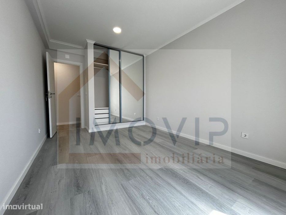 Apartamento T4 Totalmente Remodelado na Amora