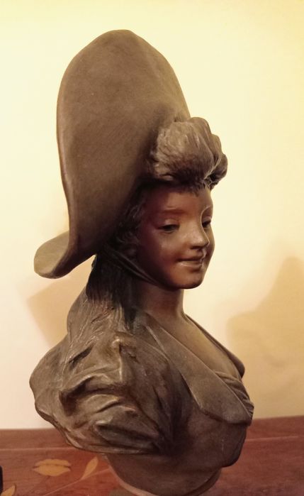 Estatueta de bronze assinada