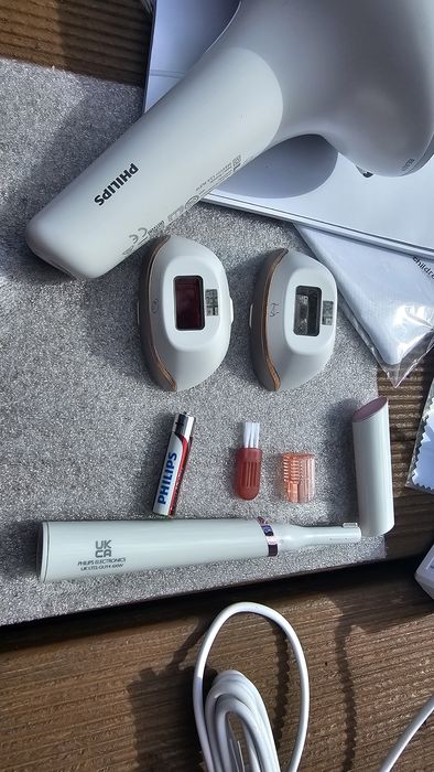 Depilator IPL Philips Lumea 7000