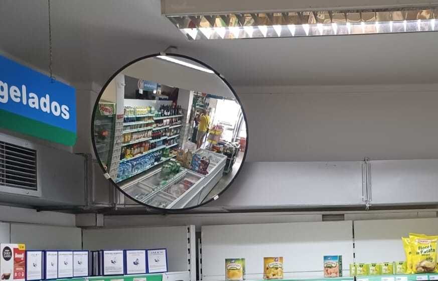 ÚLTIMA OPORTUNIDADE - Espelho angular com suporte móvel