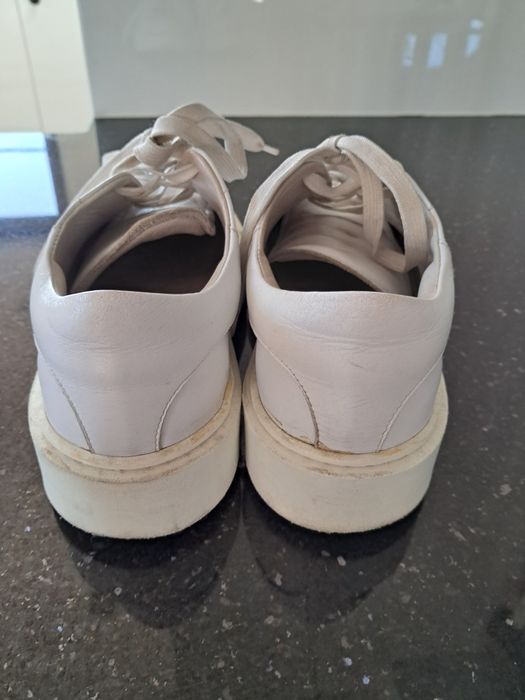Białe skórzane sneakersy Mango 37