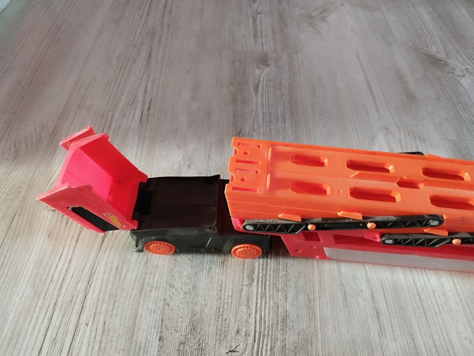 Okazja! Hot Wheels Mega Transporter stan bdb