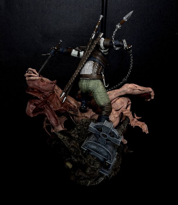 Figurka Geralt z wampirem 30cm