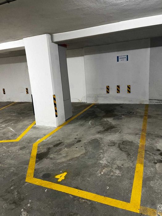 Garagem à venda na Avenida 5 de Outubro, 21