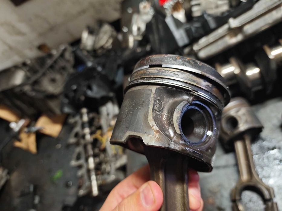Korbowod tlok Bmw e60 e65 e63 e90 e70 3.0 d 306d3 m57
