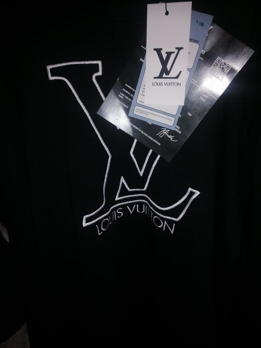 Sweat Lv preta registada