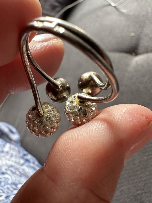 Srebrny pierścionek kulki