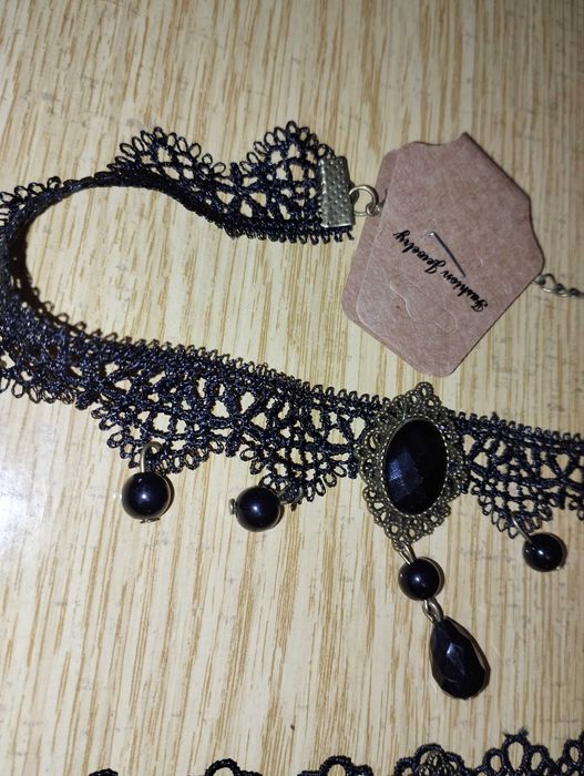 Намисто чокер готичний стиль з брошкою