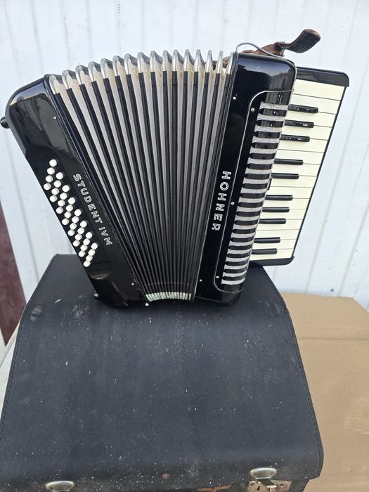 Akordeon Hohner student IV M -32 basy