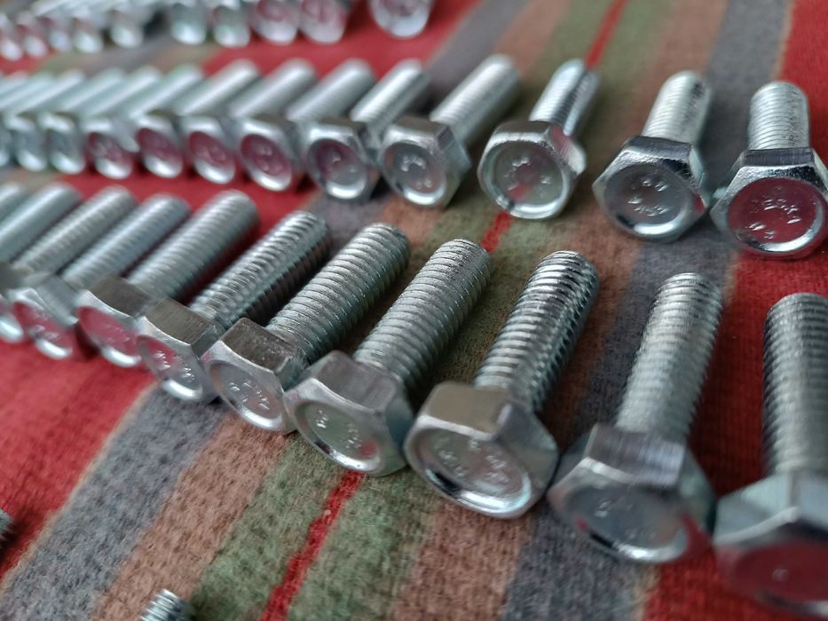 Cynkowanie galwaniczne części motocykli samochodów zabytkowych