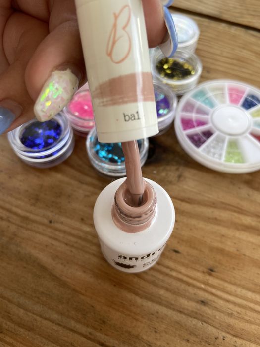 Cores e Brilhantes - Unhas Gel