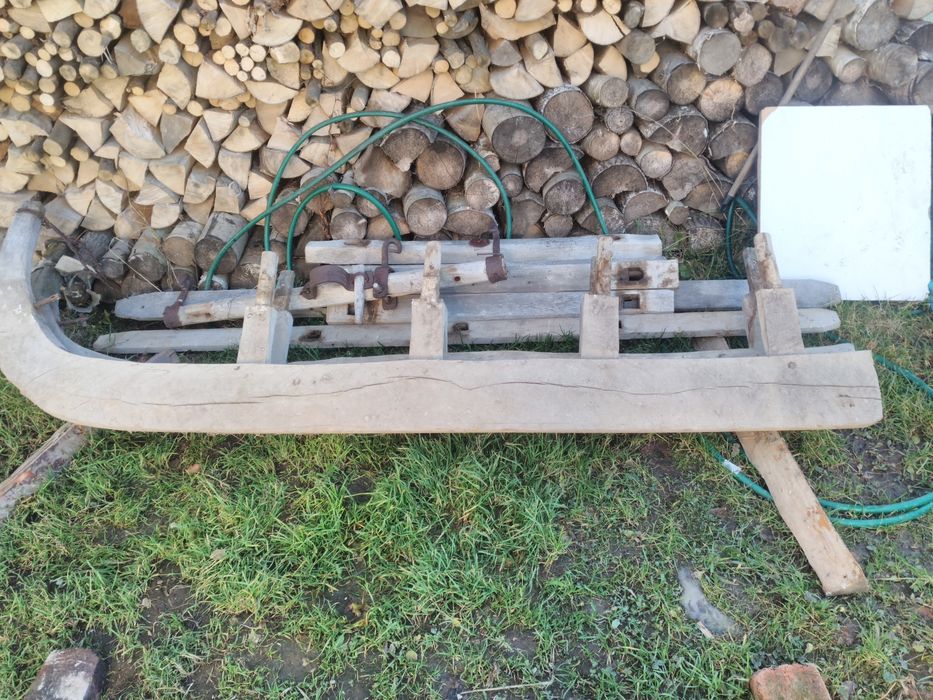 Сани для декору музею.