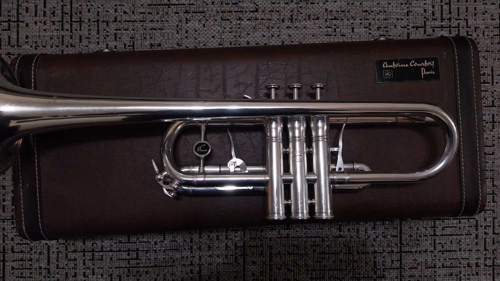 Trompete A. Courtois em dó