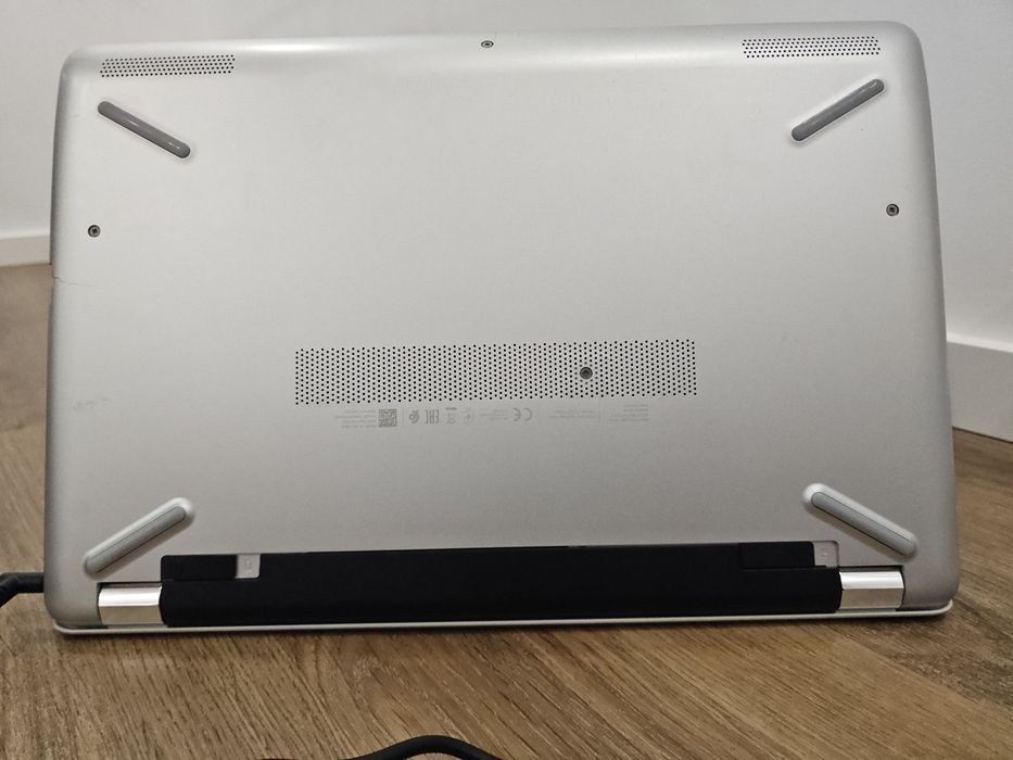 Portátil HP 15.6" | Intel i5 7ª Gen | AMD Radeon