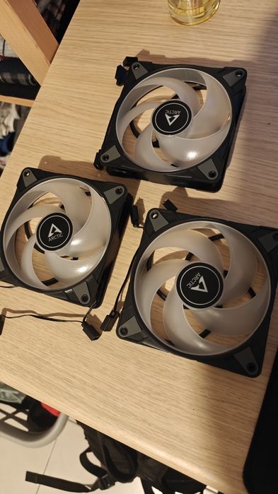 3 Ventoinhas 120mm Arctic P12 PWM PST A-RGB