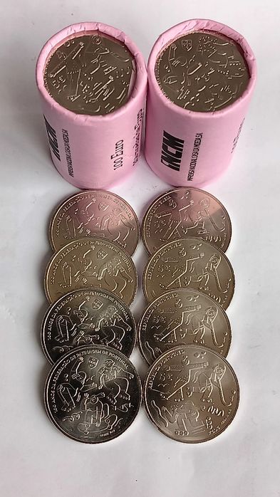 Moedas e rolos dos 100 anos de patinagem