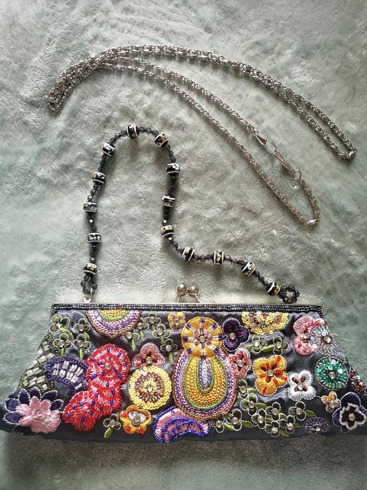 Mała efektowna torebka