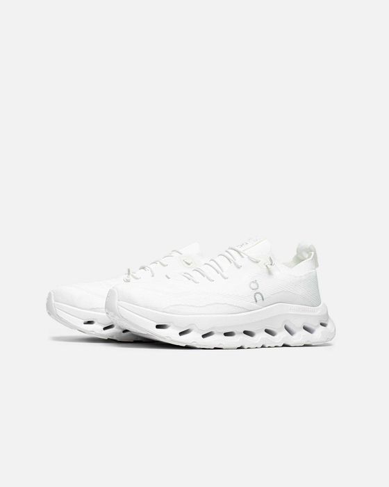 On Cloudtilt x Loewe White (41-45) Кросівки бігові білі