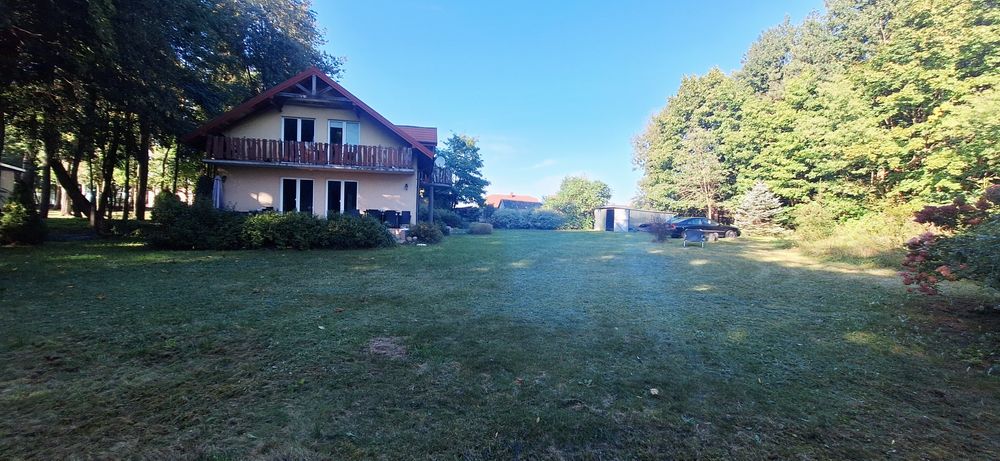 Dom z dużą działką.