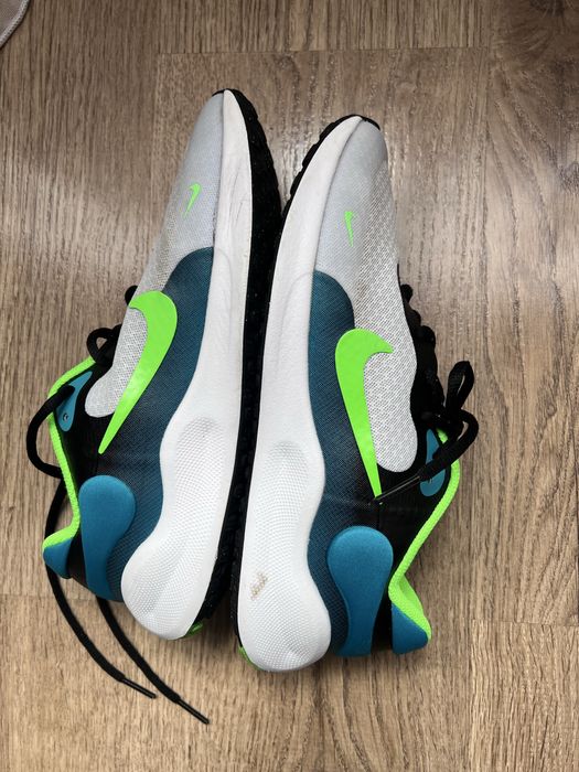 Кросівки Nike Revolution 7